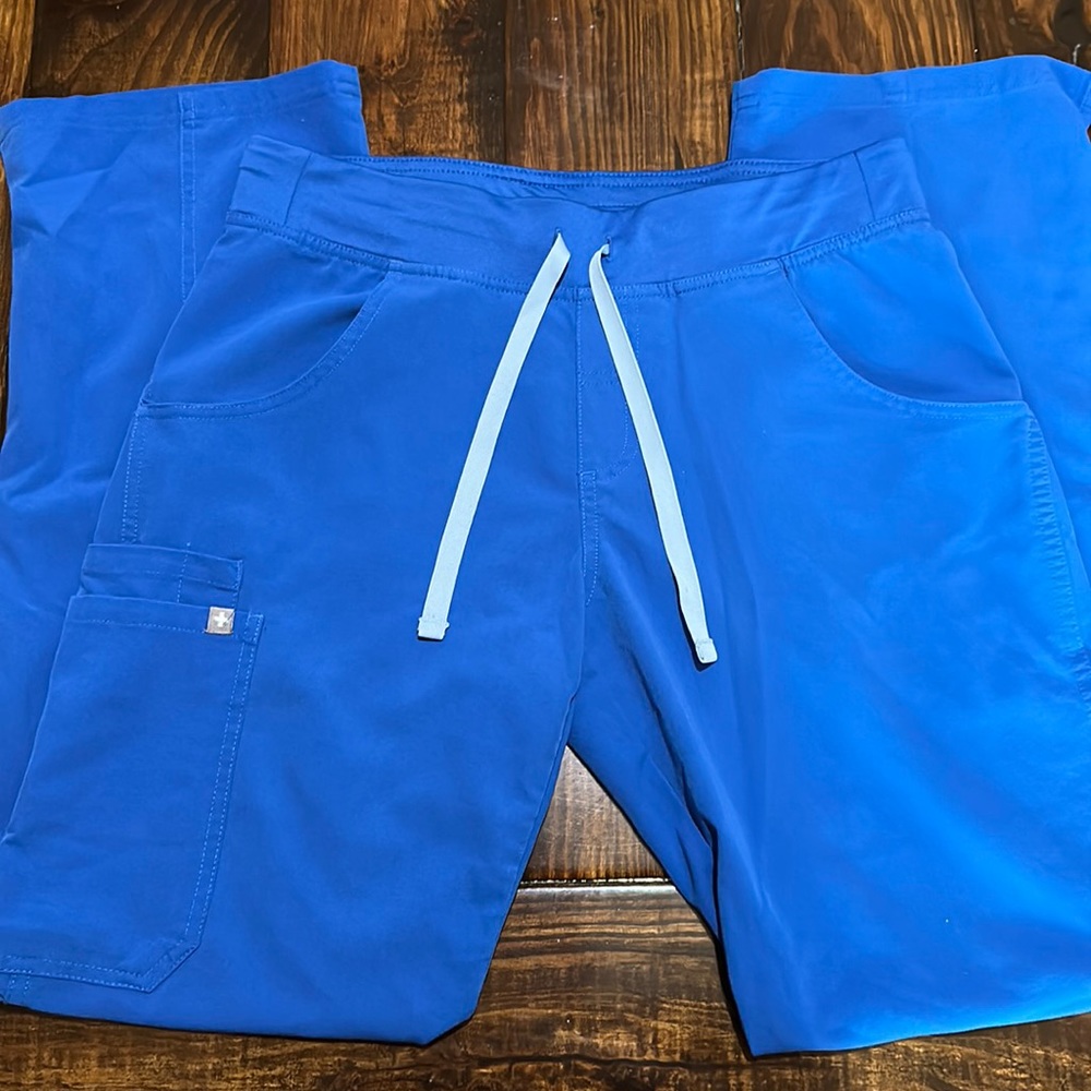 FIGS Women’s Kade Cargo Scrub Pants in Royal Blue Size Small